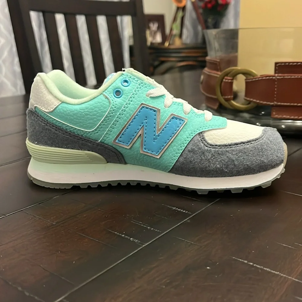 New Balance 574 KL574FYP Frozen Shoes Sneakers new Youth Girls Size 13